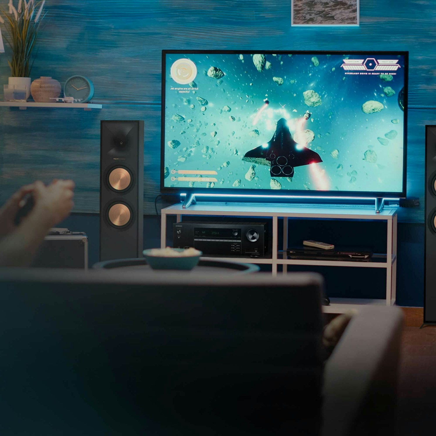 TX NR5100 Lifestyle MOBILE