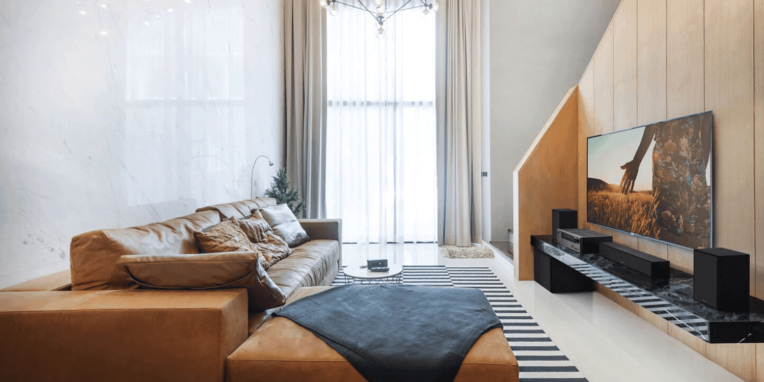 Onkyo Receiver in Airy Living Room with Klipsch Home Theater System 2000x1000