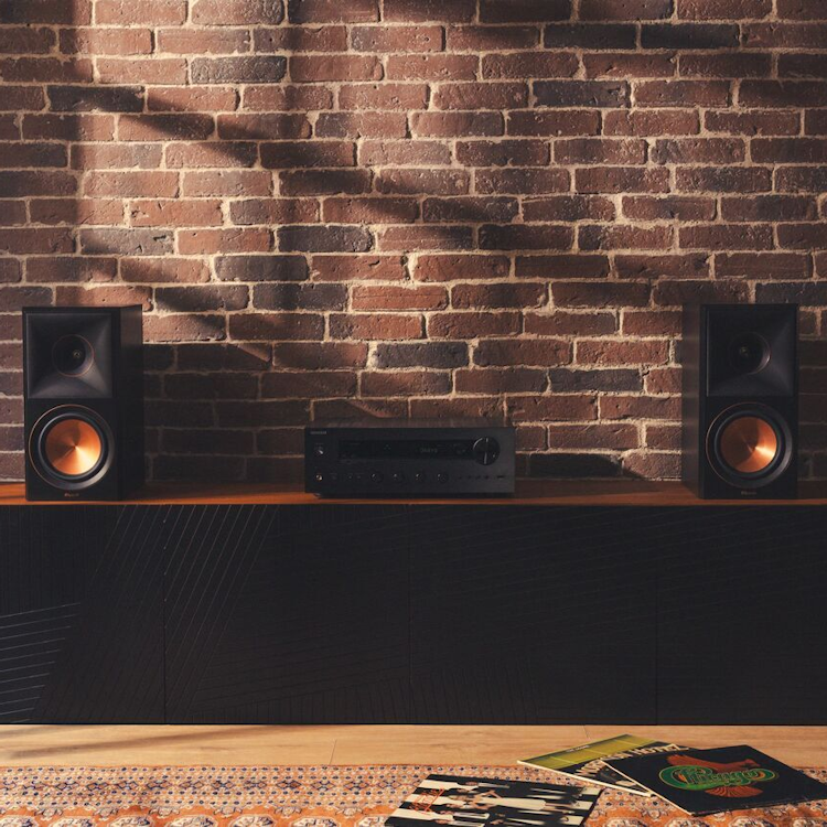 Web Ready Onkyo TX 8470 Klipsch RP 600 MII Lifestyle 2